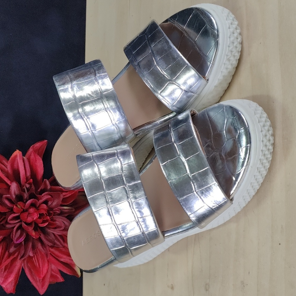 AEROSOLES silver platform sandal